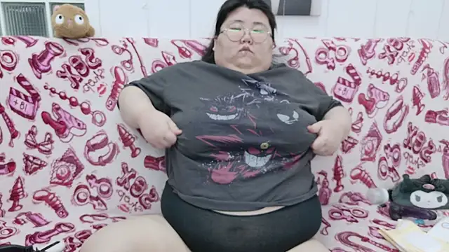 Snapshot of Nadine_asian chatting on February 14, 4:02 am Nadine asian online show from February 14, 4:02 am