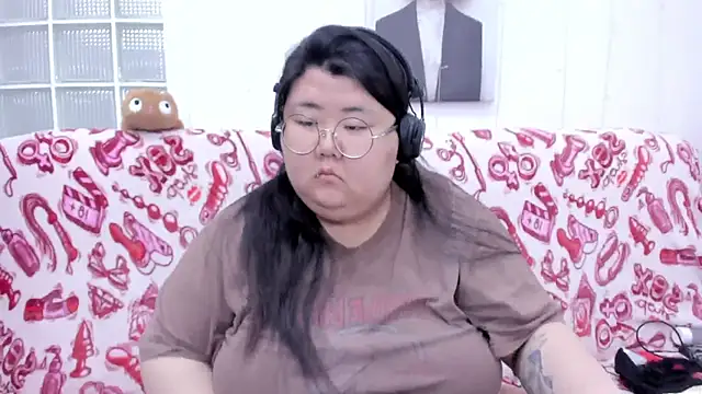 Snapshot of Nadine_asian chatting on February 10, 4:22 am Nadine asian online show from February 10, 4:22 am