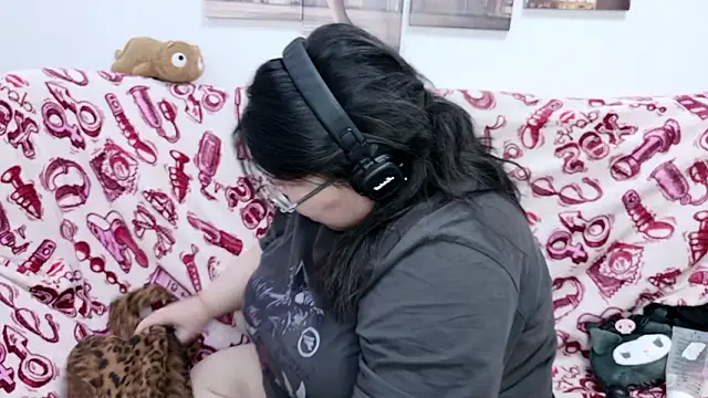 Snapshot of Nadine_asian chatting on February 25, 4:01 am Nadine asian online show from February 25, 4:01 am