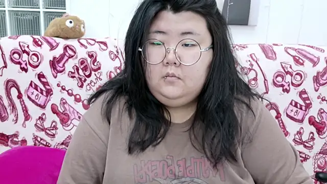 Snapshot of Nadine_asian chatting on March 3, 9:05 am Nadine asian online show from March 3, 9:05 am