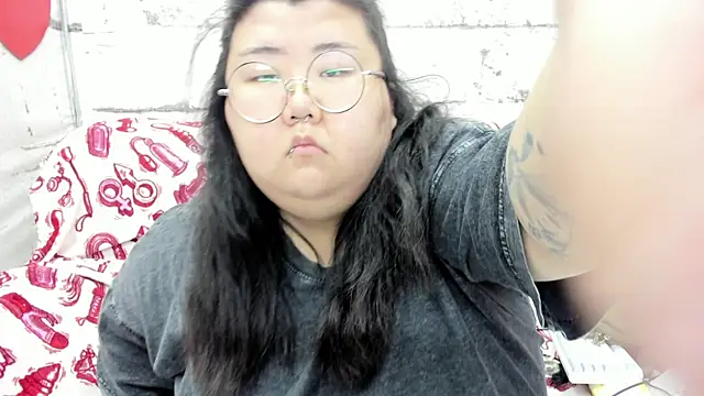Snapshot of Nadine_asian chatting on June 26, 11:21 pm Nadine asian online show from June 26, 11:21 pm