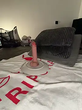 Snapshot of Laurahorney_xo chatting on October 22, 8:41 pm Laurahorney xo online show from October 22, 8:41 pm