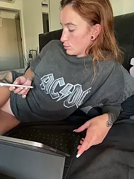 Snapshot of Laurahorney_xo chatting on September 12, 8:25 am Laurahorney xo online show from September 12, 8:25 am