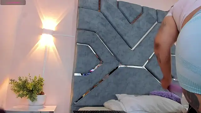 LucciaPorter online show from March 5, 1:40 pm