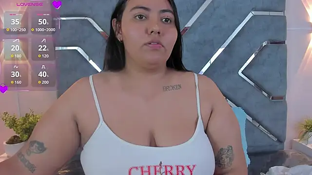 LucciaPorter online show from May 29, 2:01 pm