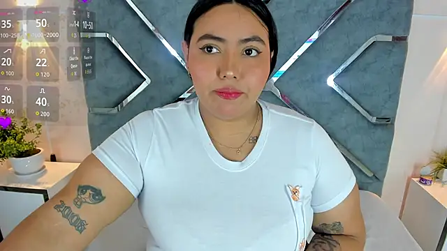 Snapshot of LucciaPorter chatting on July 2, 4:02 pm LucciaPorter online show from July 2, 4:02 pm