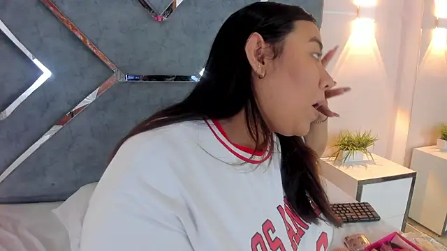 LucciaPorter online show from March 26, 1:31 pm