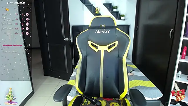 Snapshot of kendalladam chatting on December 5, 8:28 pm kendalladam online show from December 5, 8:28 pm