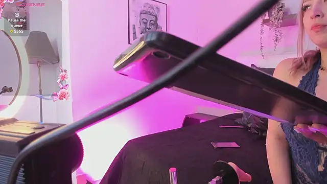 Snapshot of isabella_simons chatting on February 21, 2:35 am isabella simons online show from February 21, 2:35 am