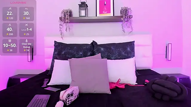 Snapshot of isabella_simons chatting on May 3, 2:38 am isabella simons online show from May 3, 2:38 am