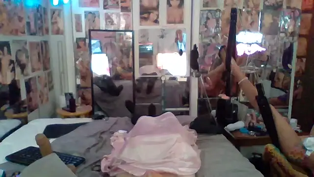 luvs2cumm69 online show from May 7, 2:05 am