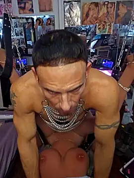 Snapshot of luvs2cumm69 chatting on February 26, 4:19 am luvs2cumm69 online show from February 26, 4:19 am