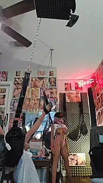 Snapshot of luvs2cumm69 chatting on November 29, 3:56 pm luvs2cumm69 online show from November 29, 3:56 pm