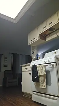 Snapshot of luvs2cumm69 chatting on November 26, 12:21 am luvs2cumm69 online show from November 26, 12:21 am