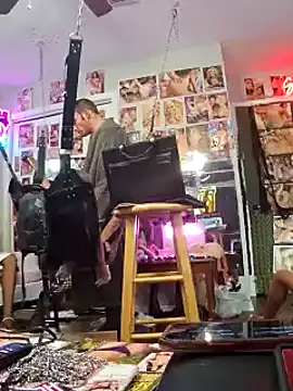 Snapshot of luvs2cumm69 chatting on February 20, 10:48 am luvs2cumm69 online show from February 20, 10:48 am