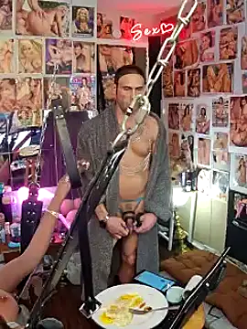 Snapshot of luvs2cumm69 chatting on March 7, 6:11 pm luvs2cumm69 online show from March 7, 6:11 pm