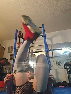 Snapshot of luvs2cumm69 chatting on November 8, 7:12 am luvs2cumm69 online show from November 8, 7:12 am