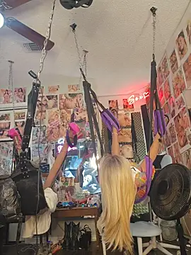 luvs2cumm69 online show from March 28, 7:09 am