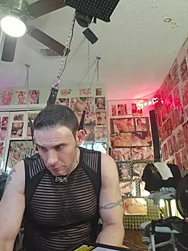 Snapshot of luvs2cumm69 chatting on July 18, 11:35 pm luvs2cumm69 online show from July 18, 11:35 pm