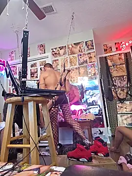 Snapshot of luvs2cumm69 chatting on February 20, 9:20 pm luvs2cumm69 online show from February 20, 9:20 pm