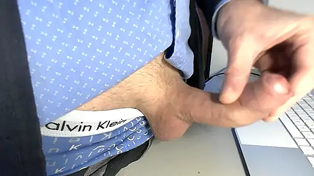 Snapshot of sperma_tributes chatting on January 15, 8:51 am sperma tributes online show from January 15, 8:51 am