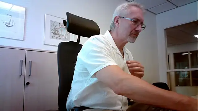 Snapshot of tom-swede chatting on July 17, 11:40 am tom-swede online show from July 17, 11:40 am