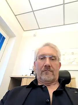 tom-swede online show from October 14, 3:23 pm