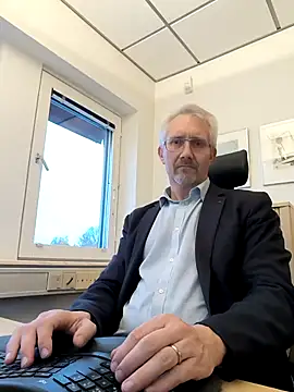 tom-swede online show from October 27, 3:24 pm