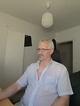 Snapshot of tom-swede chatting on June 6, 11:10 pm tom-swede online show from June 6, 11:10 pm
