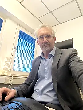 tom-swede online show from March 19, 3:56 pm