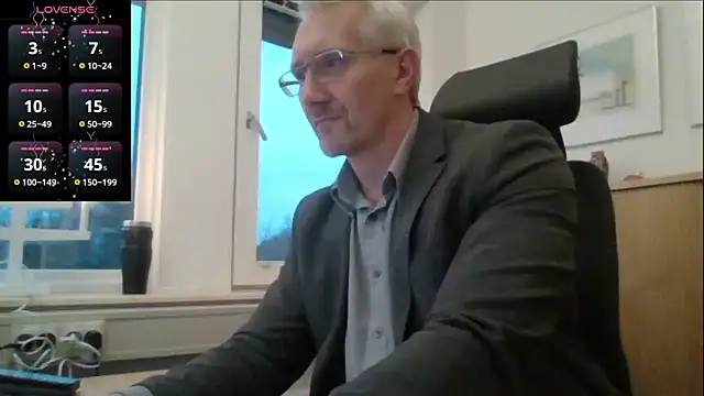 tom-swede online show from December 5, 2:26 pm