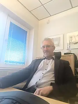 tom-swede online show from December 5, 1:11 pm