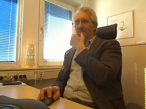 tom-swede online show from April 9, 2:34 pm