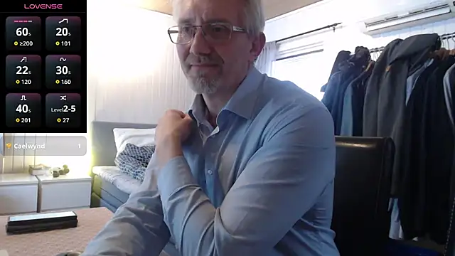 tom-swede online show from February 6, 12:12 pm