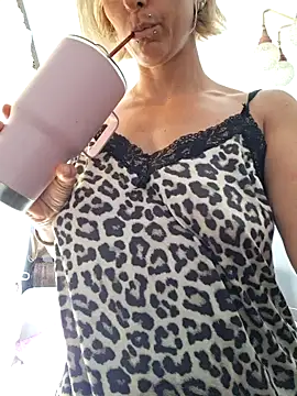 Snapshot of Ameliapppi chatting on June 20, 1:38 pm Ameliapppi online show from June 20, 1:38 pm