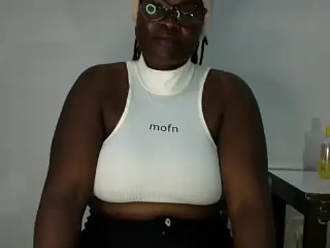 Nevvy Pretty online show from January 30, 8:31 pm