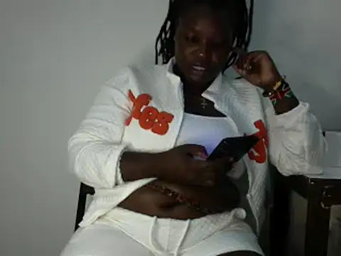 Nevvy Pretty online show from February 12, 4:33 pm