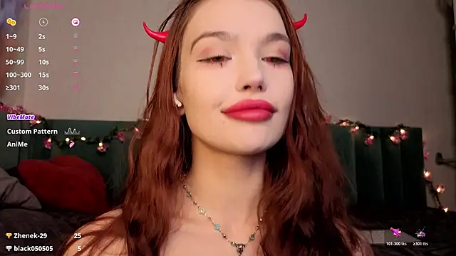 PrettyLilie online show from November 1, 12:10 pm