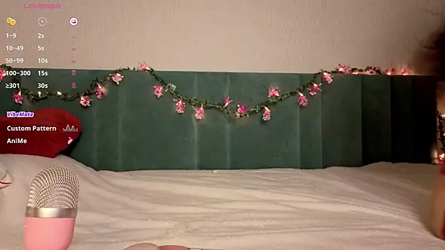 PrettyLilie online show from November 8, 12:31 pm