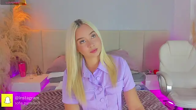 Snapshot of sofia_pamela chatting on October 20, 7:14 pm sofia pamela online show from October 20, 7:14 pm