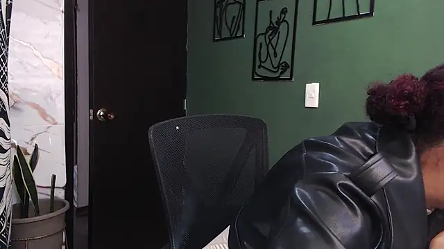 Snapshot of JadaRoberts chatting on July 18, 4:15 pm JadaRoberts online show from July 18, 4:15 pm