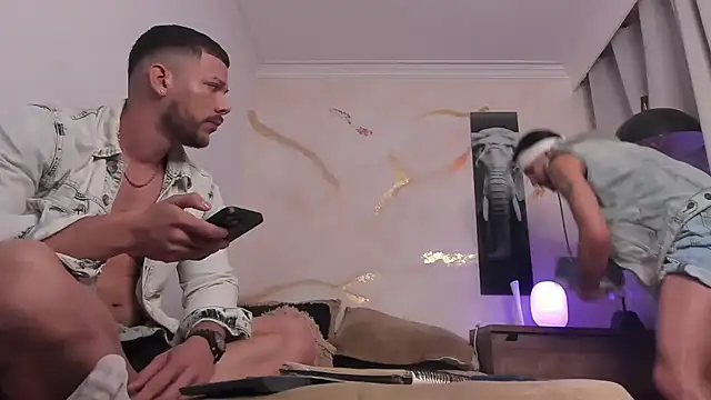 enzo herrera01 online show from December 20, 1:19 am