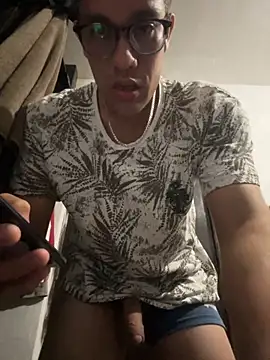 Magicerosxx69 online show from October 12, 8:05 am