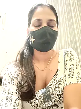 Snapshot of indianliza chatting on March 8, 4:01 am indianliza online show from March 8, 4:01 am