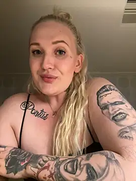 Snapshot of QueenOfFknBj chatting on February 26, 10:47 pm QueenOfFknBj online show from February 26, 10:47 pm