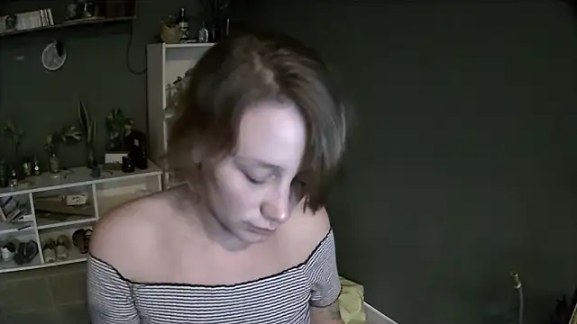 Snapshot of stupid_babybird chatting on February 28, 10:28 pm stupid babybird online show from February 28, 10:28 pm