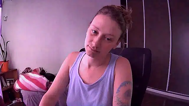 Snapshot of stupid_babybird chatting on October 15, 5:43 pm stupid babybird online show from October 15, 5:43 pm