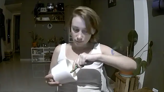 Snapshot of stupid_babybird chatting on February 25, 3:31 am stupid babybird online show from February 25, 3:31 am