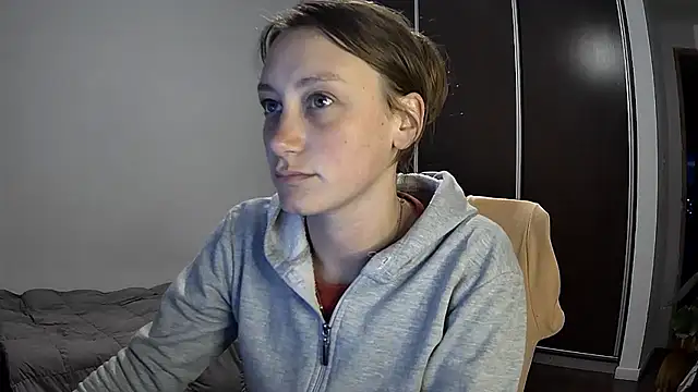 Snapshot of stupid_babybird chatting on November 6, 11:09 pm stupid babybird online show from November 6, 11:09 pm