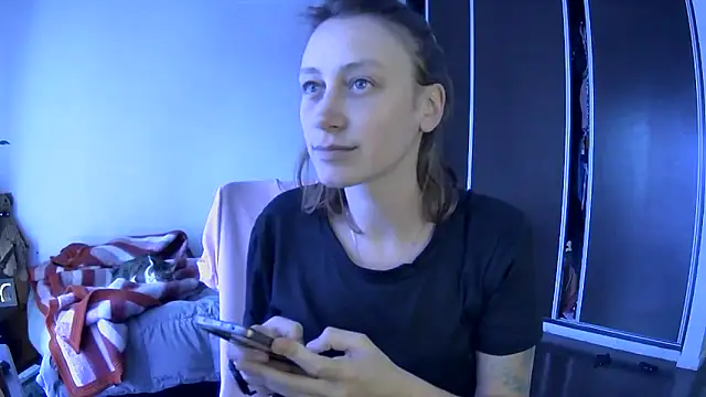 Snapshot of stupid_babybird chatting on November 8, 7:06 pm stupid babybird online show from November 8, 7:06 pm